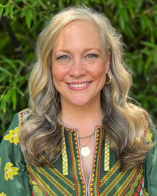 Elizabeth J Dixon