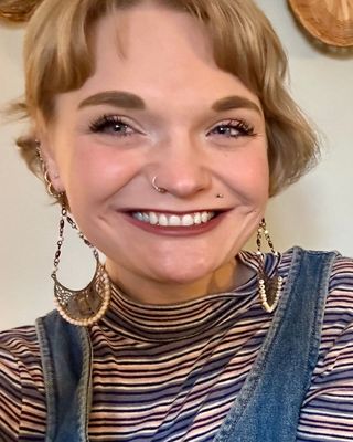 Elliesha Hahn