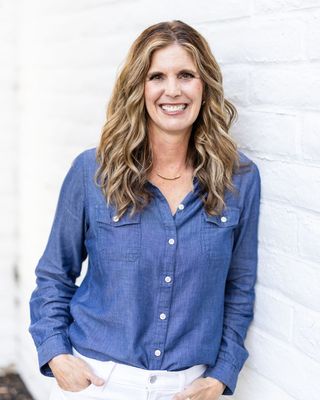 Lisa D Lewis