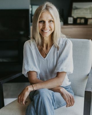 Cara L Williams