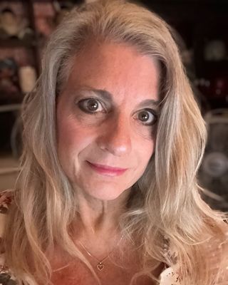 Laura J Brum